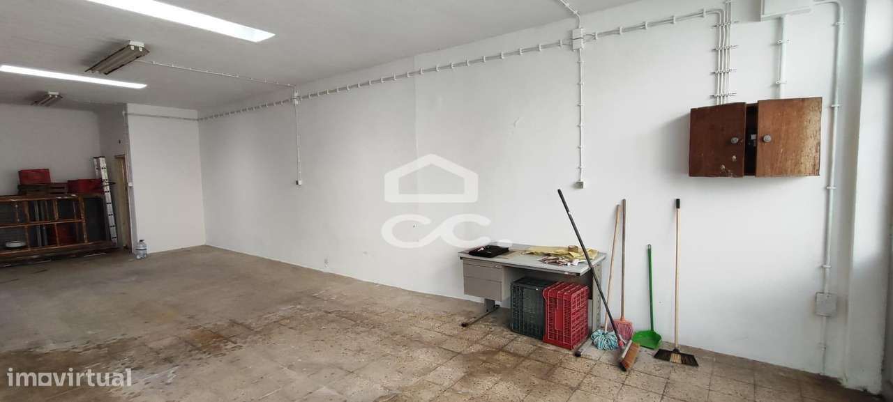 Garagem com 68m2 em Baixa da Banheira, Moita-5