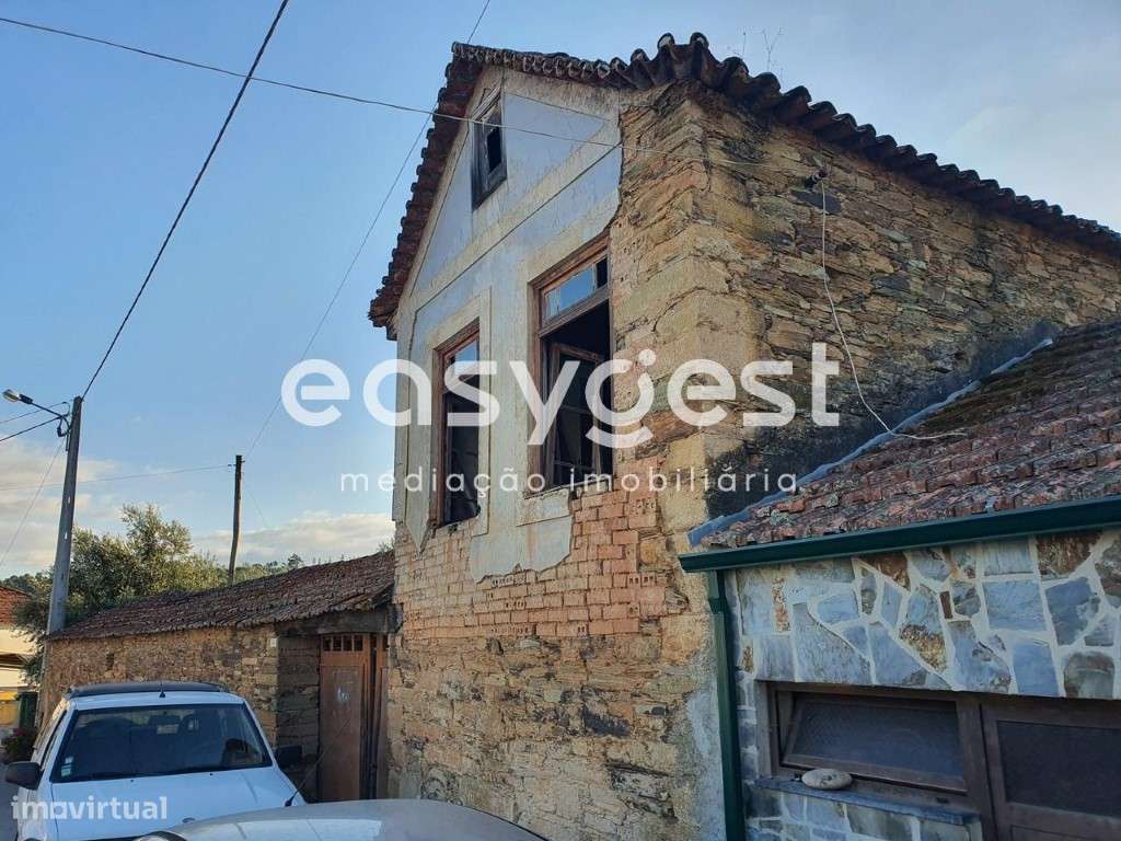 Moradia para recuperar com pátio e quintal localizada em Mouronho - Grande imagem: 4/20