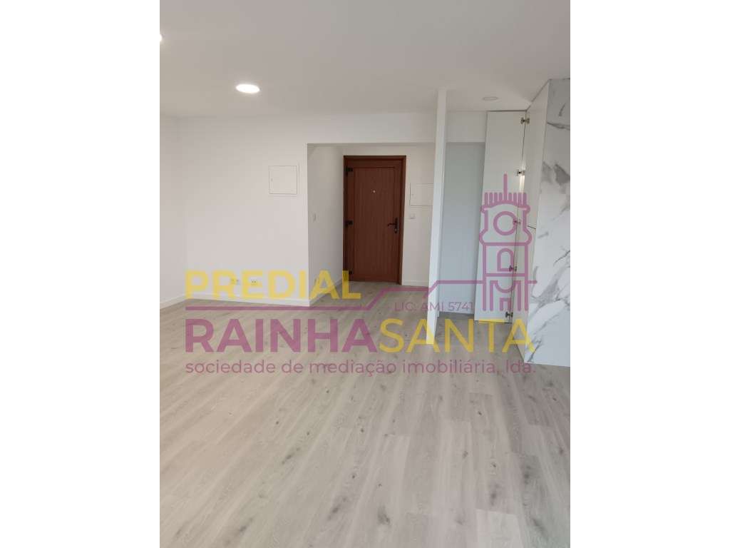 Apartamento T4 Remodelado - Vale das Flores - Grande imagem: 4/17