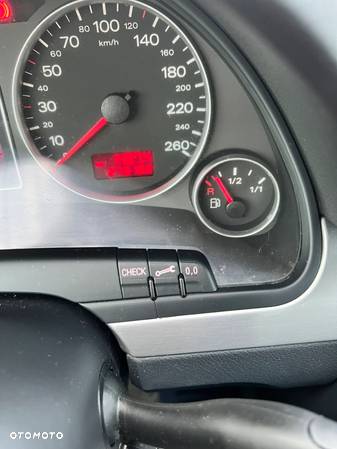 Audi A4 Avant 2.0 TDI - 8