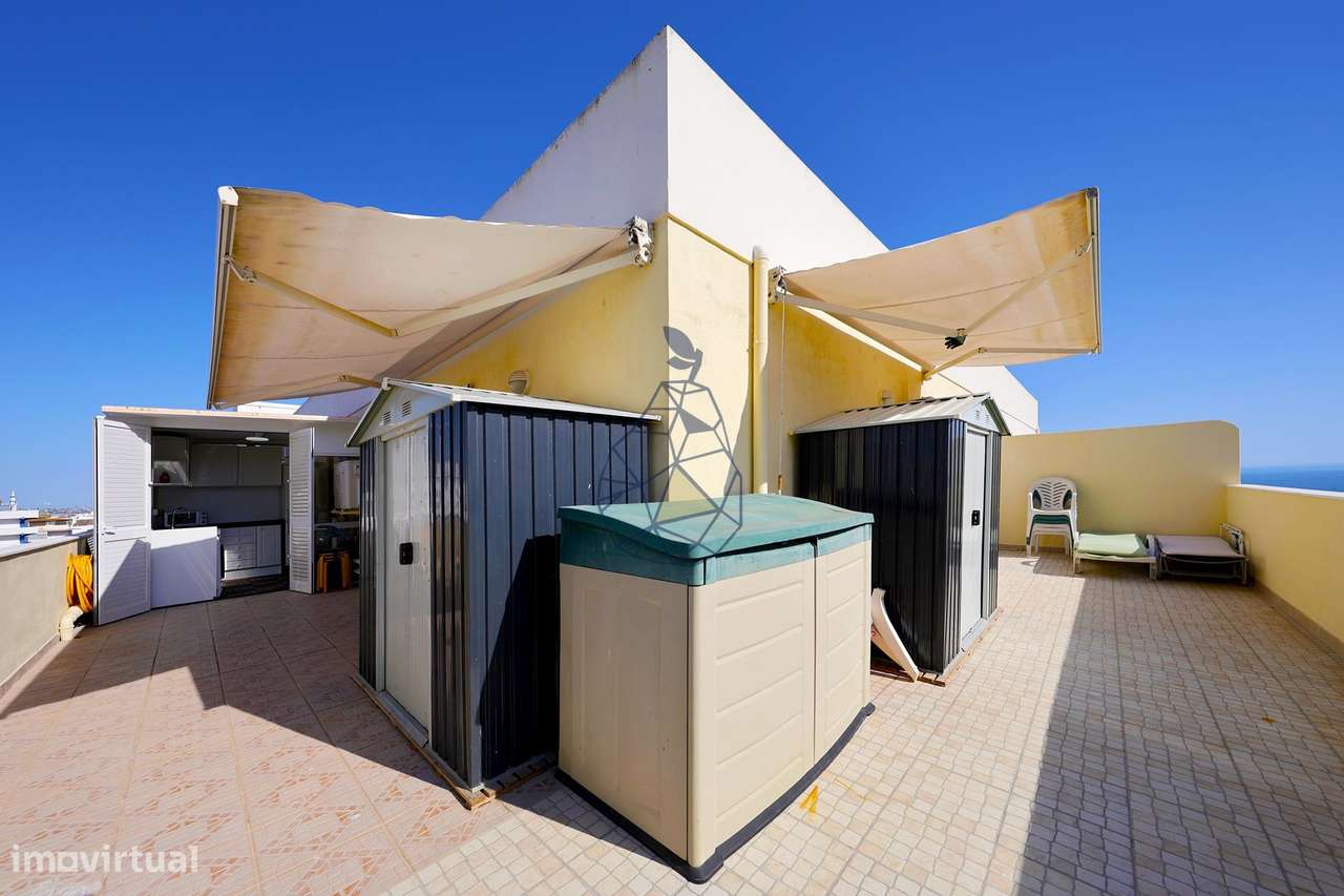 Apartamento Duplex T3 mobilado,  3 casa de banho ,Terraço, Vista Mar A-47