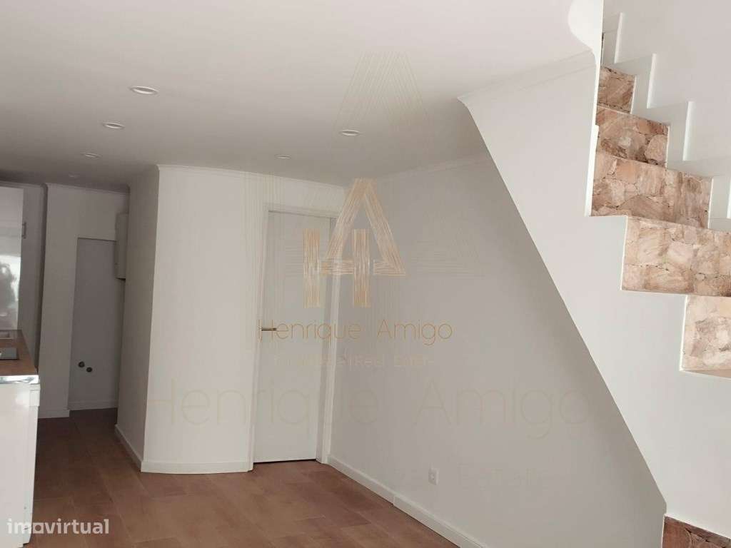 Fantástico prédio no centro de Sesimbra - Grande imagem: 4/23