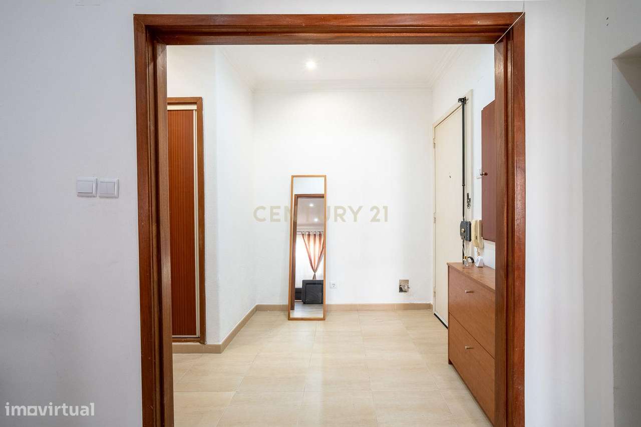 Apartamento T1 com 53,90 m² + Cave com igual área | Elevado potencial - Grande imagem: 5/28