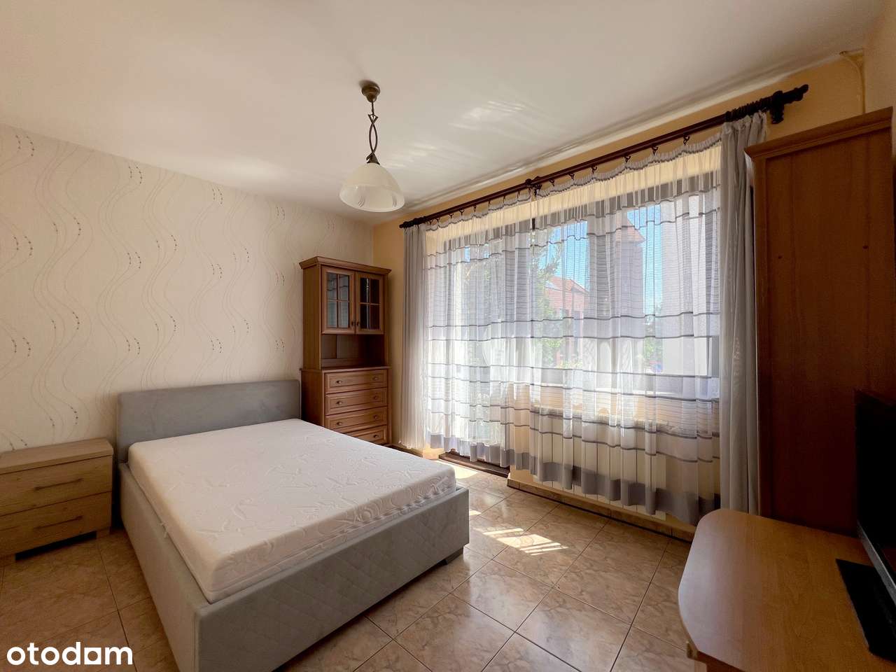 80m2 - 4 pokoje + salon, prywatne miejsca parkingowe, garaż, ogród