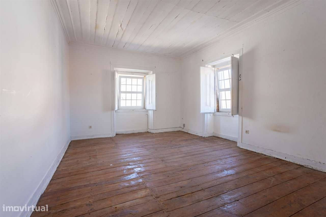 Moradia histórica T6 com piscina e anexo – centro de Salvaterra de Mag-11