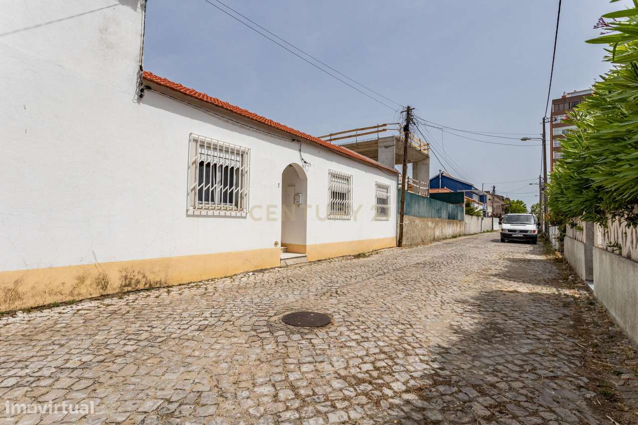 Propriedade na Costa da Caparica com duas moradias T3 independentes.-22