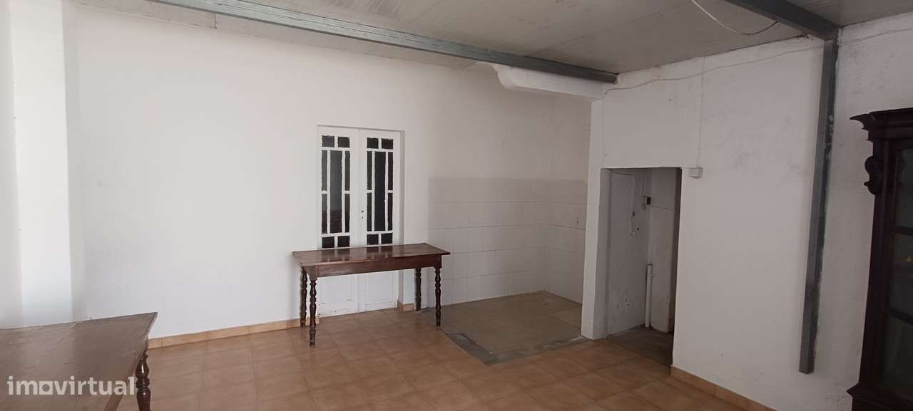 Moradia V5 com logradouro e 10 boxes para cavalos-16