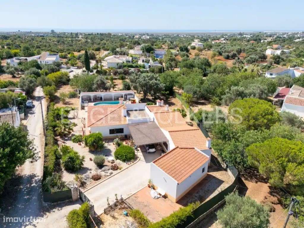 Ampla Moradia T6 com Piscina perto de Fuseta - Grande imagem: 4/30