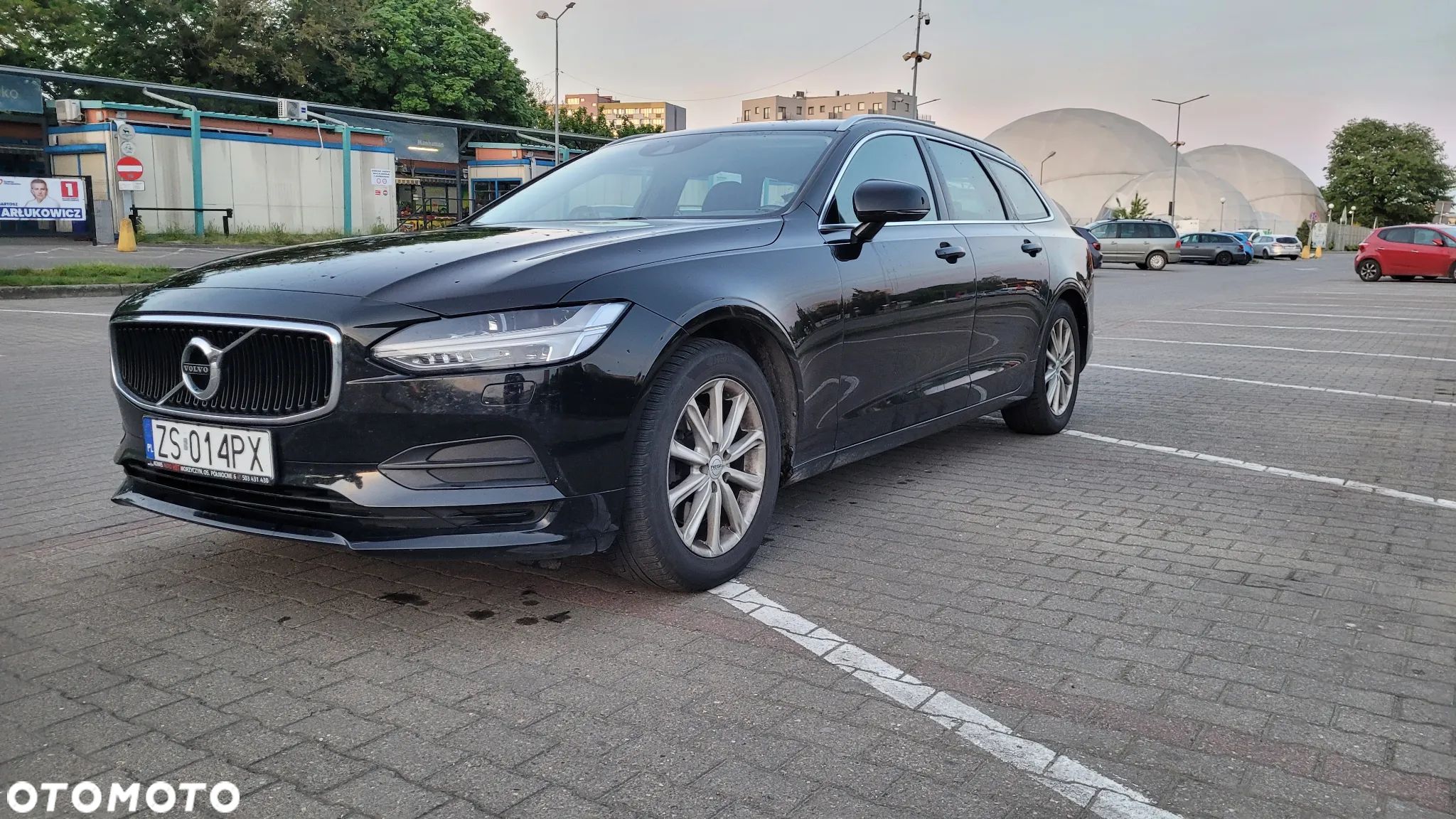 Volvo V90 D4 Geartronic Momentum Pro - 1