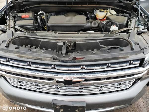 Chevrolet Suburban - 10