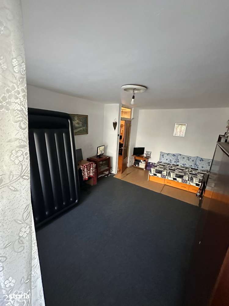 {"type": "String", "description": "Titlul anuntului cu apartamentul", "value": "Garsoniera spatioasa de 40 mp, bloc 1986, in Sector 5, zona Str Doina"}