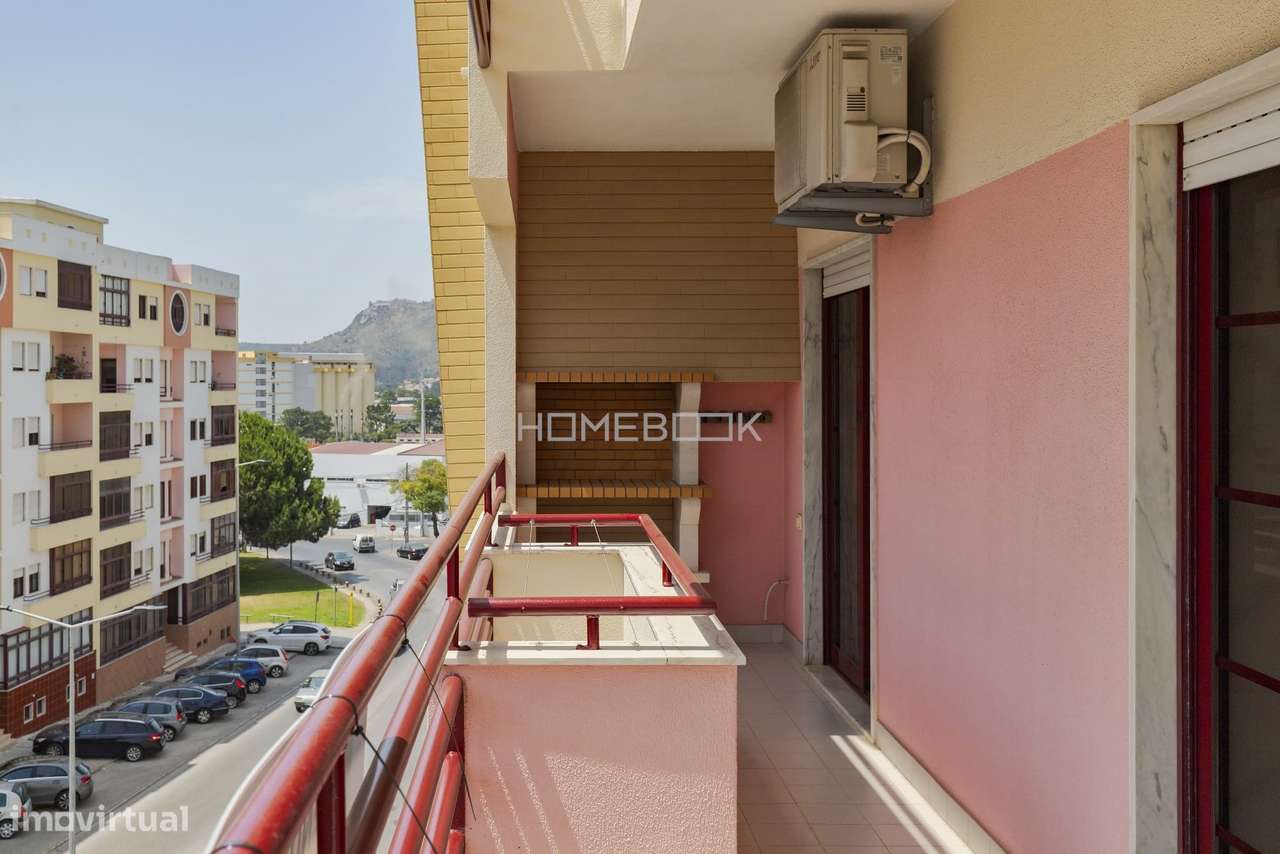 Apartamento T4 de 165m², 3º andar, com Garagem e Varandas na Nova Azed - Grande imagem: 3/26