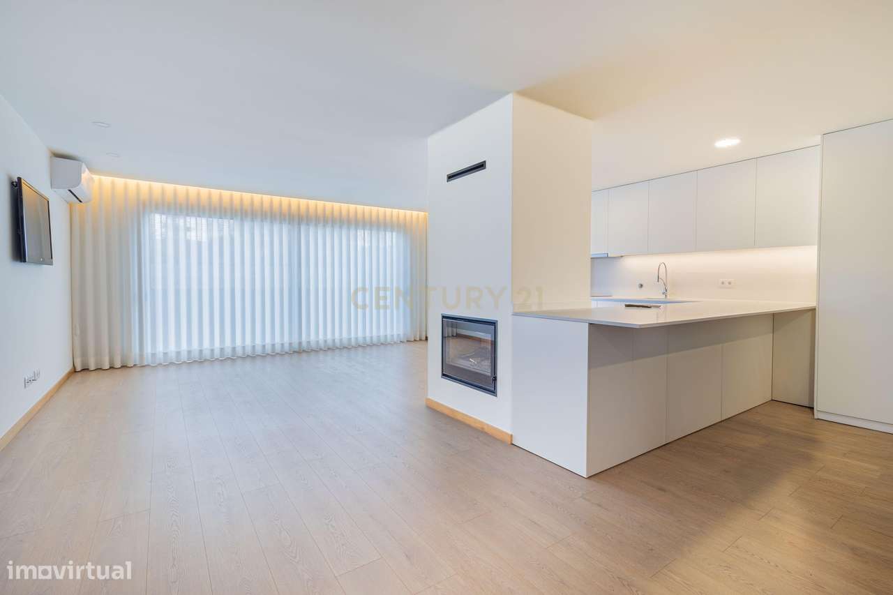 Elegante T2 com Jardim Privativo, Suíte e Garagem – Conforto e Qualida - Grande imagem: 2/24