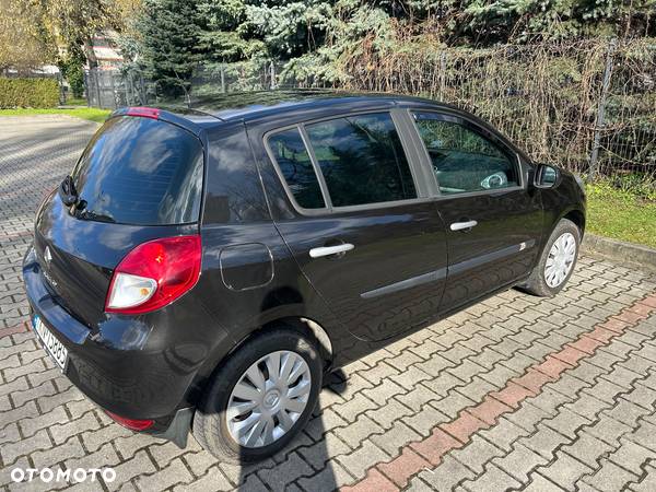 Renault Clio 1.2 16V Alize - 5