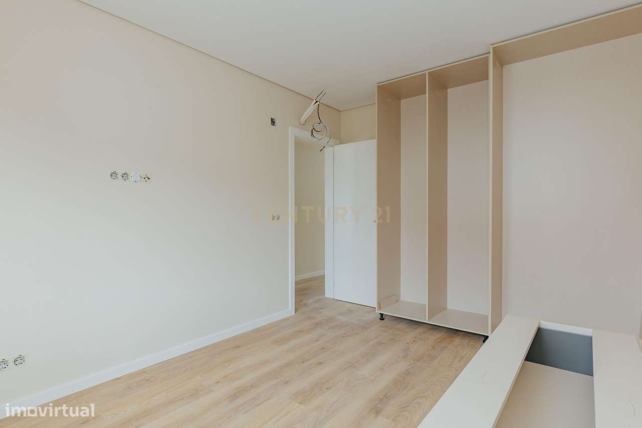 Apartamento T2 Novo com Vista Panorâmica em Loures-40