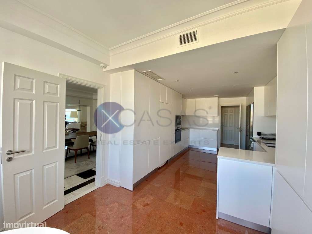 Luxuoso apartamento T4 para arrendamento na Guia com vista única de...-12