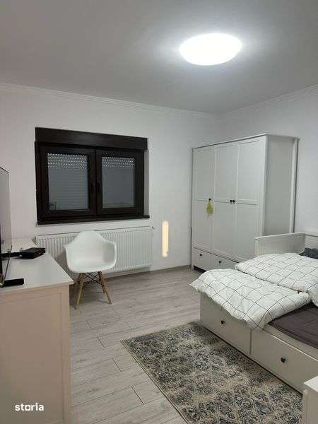 Casa de vanzare cu curte - Imagine principală: 5/8