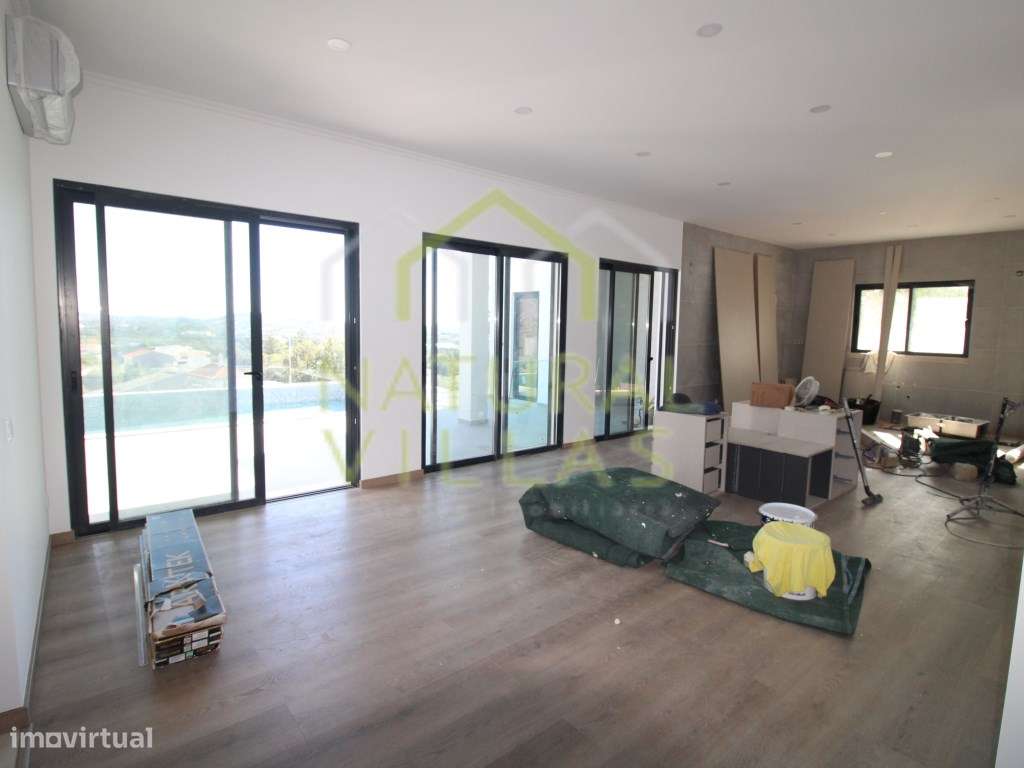 Moradia T5 de Luxo com Piscina Aquecida e Vistas Magníficas - Grande imagem: 4/45