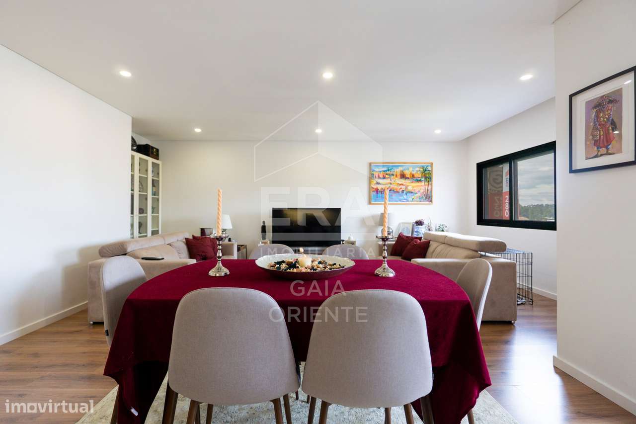 Apartamento T2 moderno com garagem em Grijó-10
