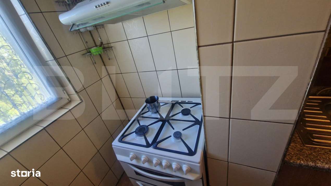 Garsoniera mobilata, etaj intermediar, parcare, beci luminoasa - Imagine principală: 5/13