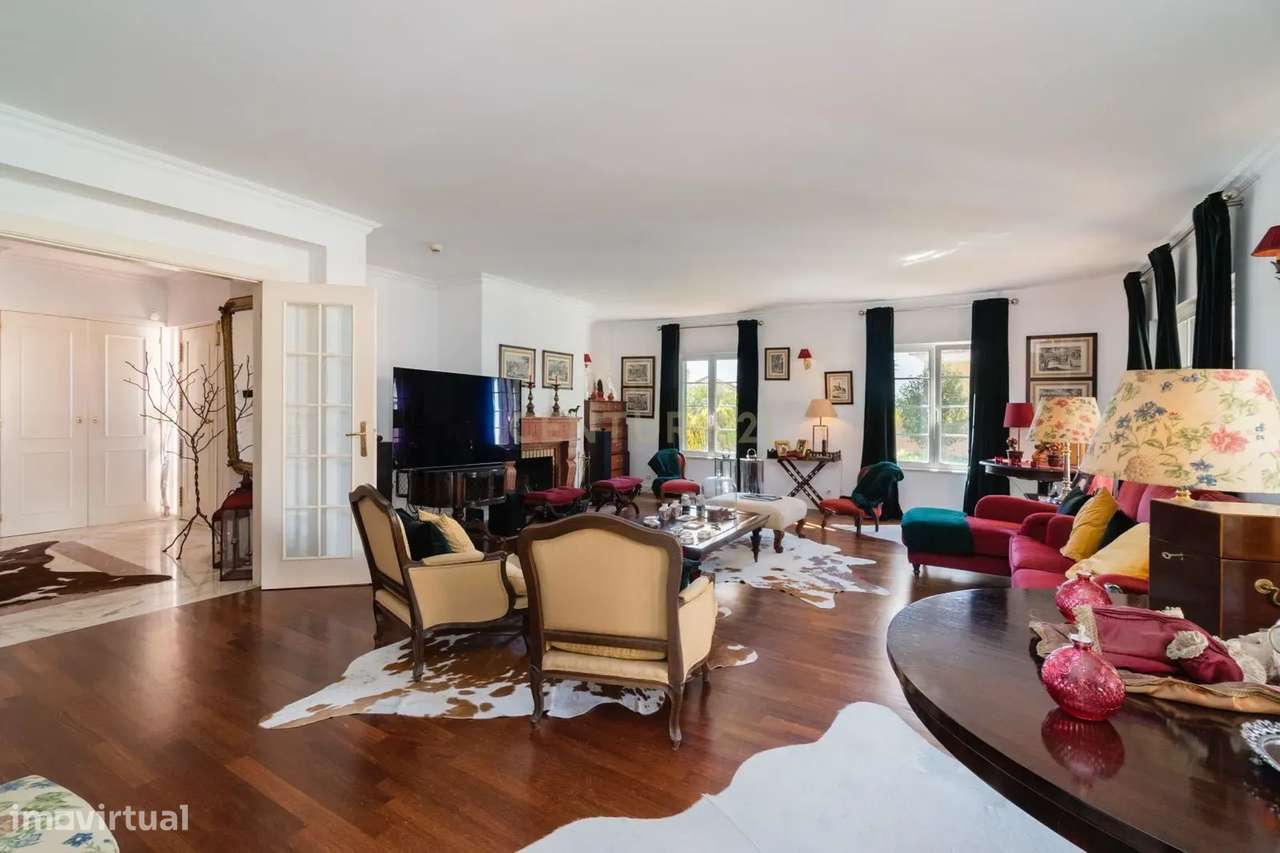 Moradia Isolada T6 com Garagem e Piscina Coberta na Quinta da Beloura-14