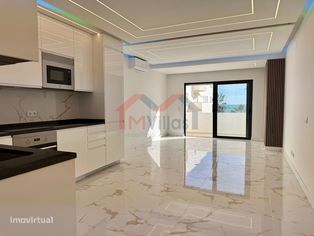Apartamento T2 renovado com vista mar e garagem a 50m da praia - Qu... - Grande imagem: 2/27