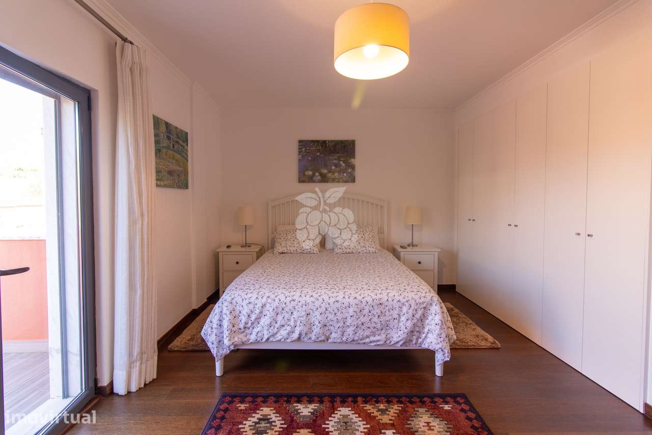 Apartamento T4 Duplex Costa da Guia-38