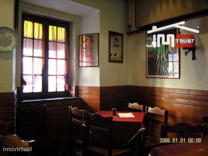 Prédio Habitacional Rés-do-Chão e 1º andar no Centro do Montijo - P...-14