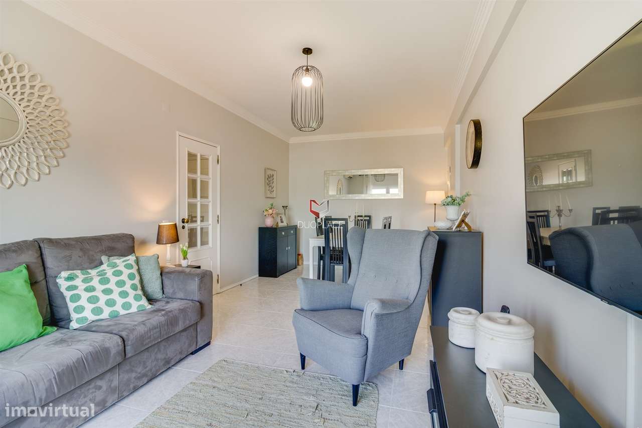 T2 com Vista Deslumbrante no Coração de Setúbal – 7º Andar com Elevado-0