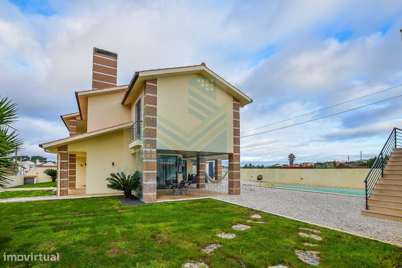 Moradia de luxo T5 com piscina e anexo-58