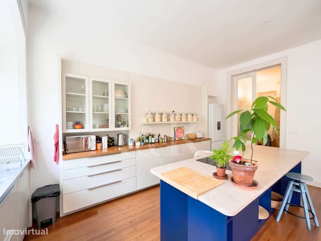 Apartamento T3 renovado no centro histórico de Lisboa-6