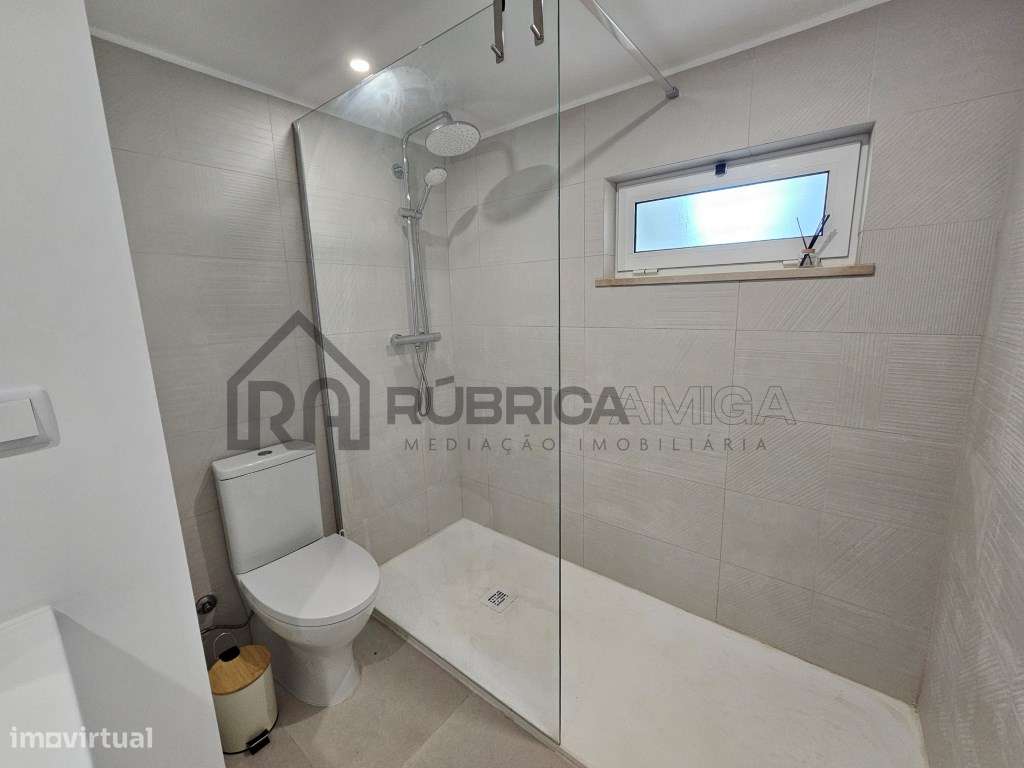 Moradia V2 em Loulé renovada com terraço e logradouro-12