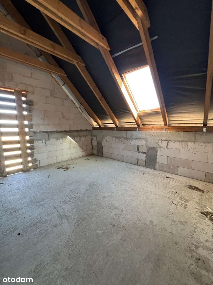 Widokowa działka z rozpoczętą budową-17