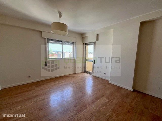 Apartamento T3 com Varanda e vistas desafogadas | Santa Luzia | Par...-1