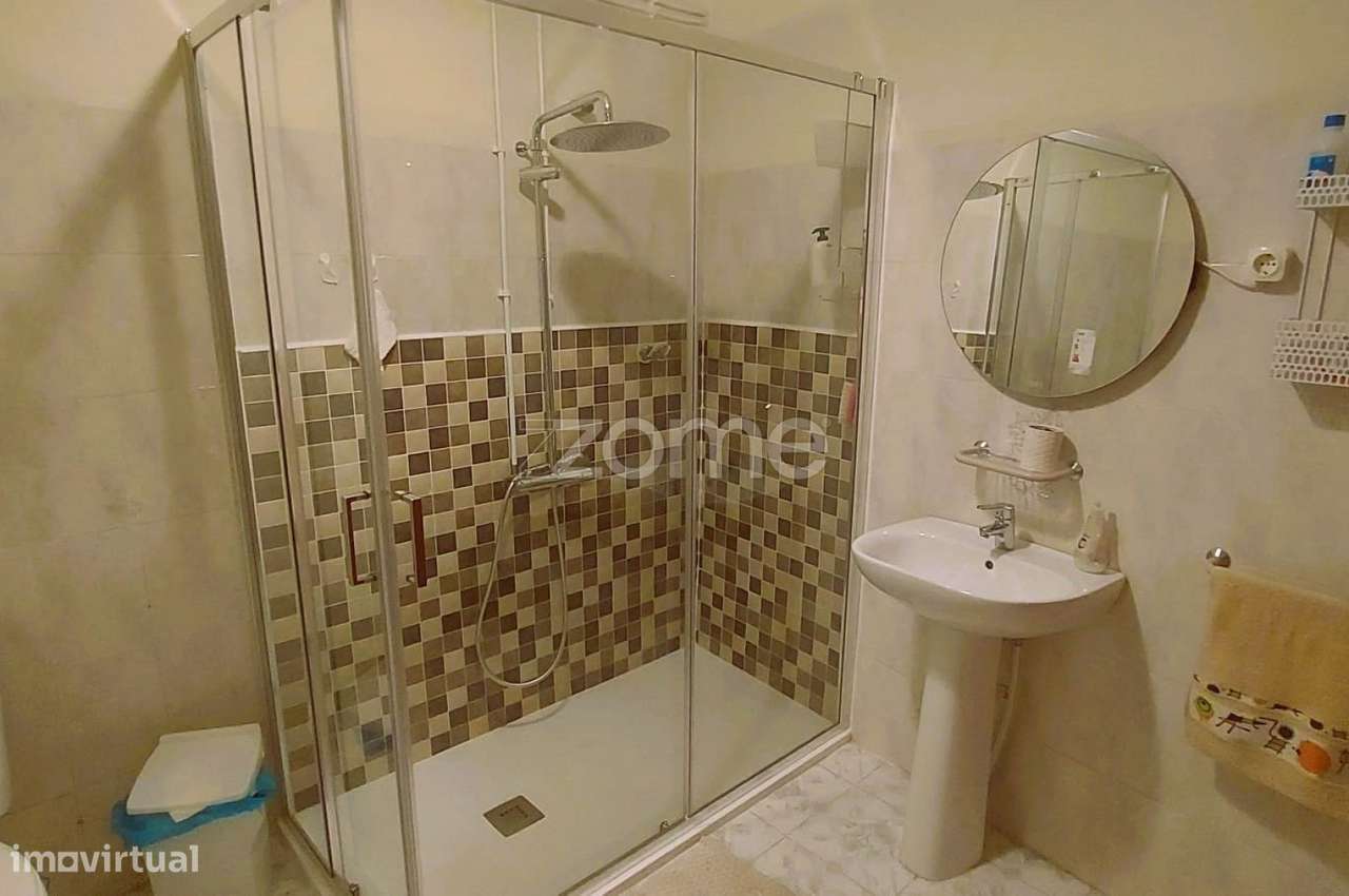 Moradia T3 em Cimo de Vila da Castanheira-9