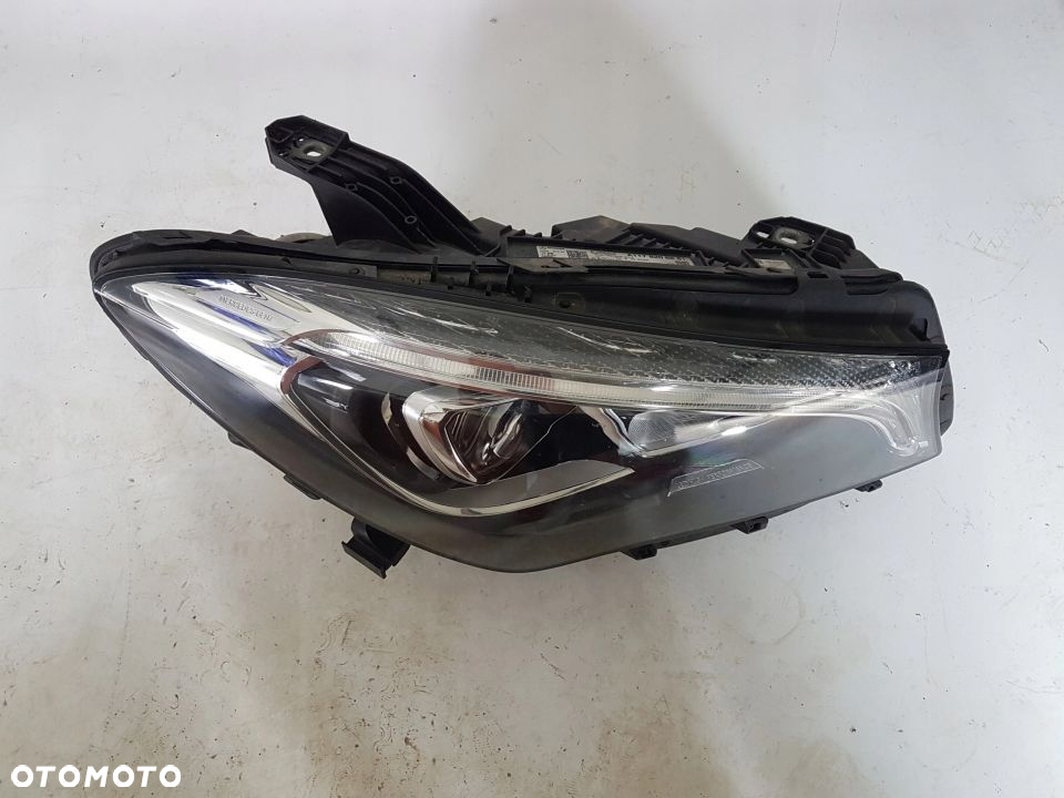 LAMPA PRAWY PRZÓD MERCedes cla w117 full led - 2