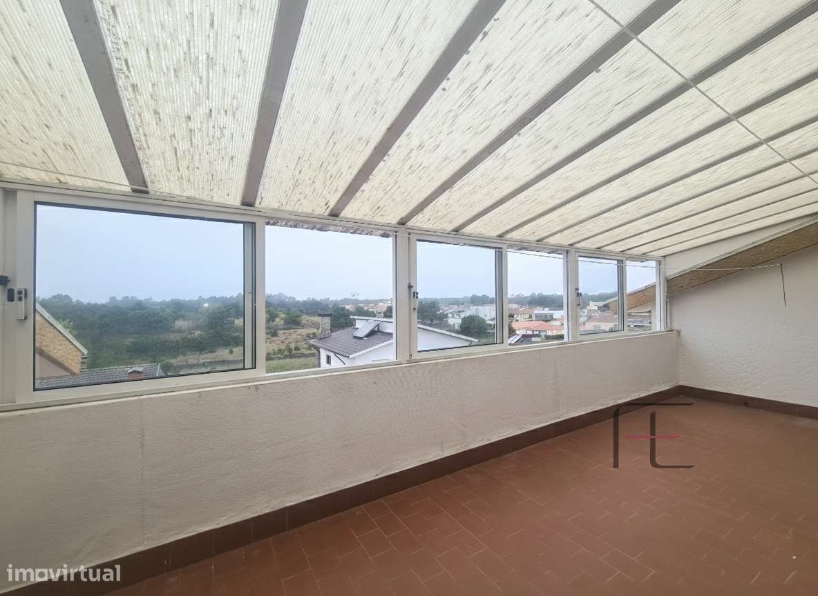 T2 em Ovar com Terraço e Elevado Potencial de Rendimento-8