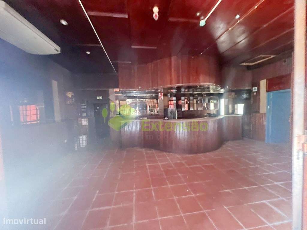 Antigo bar, para recuperar, perto de Alcoentre - junto à A1, com lo...-13