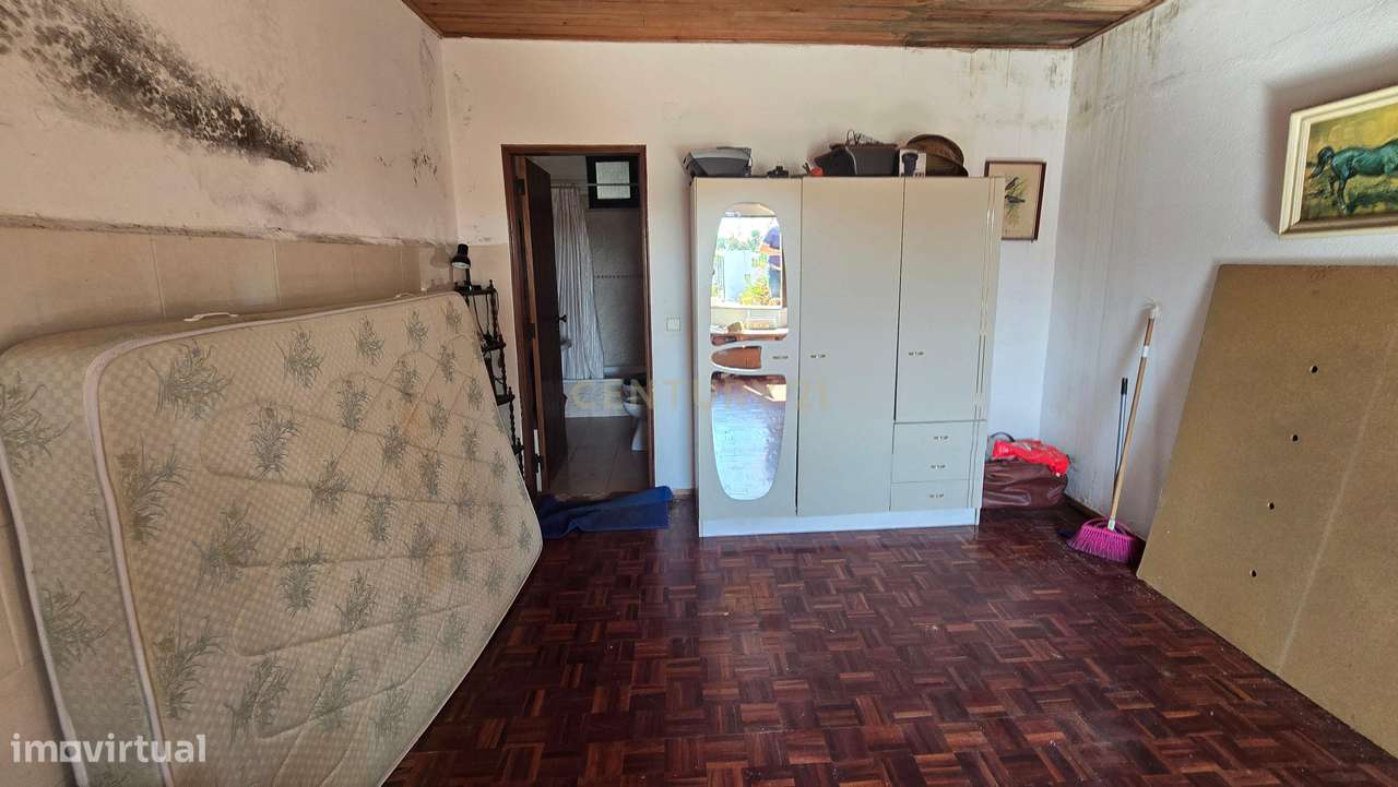 Moradia em Terreno Amplo em Brejos de Azeitão-7