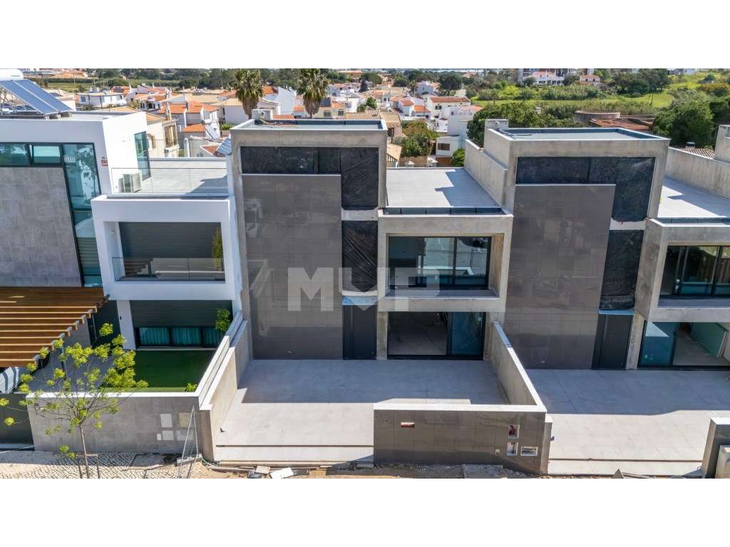 Moradias V3+1 com piscina | Gambelas - Design contemporâneo-2