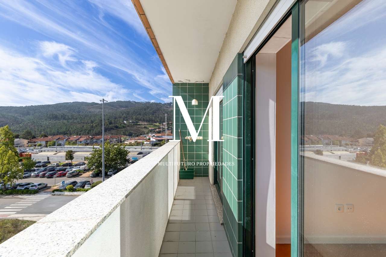 Valongo | Apartamento T2 | Varanda | Box 2 viaturas | Arrumos-14