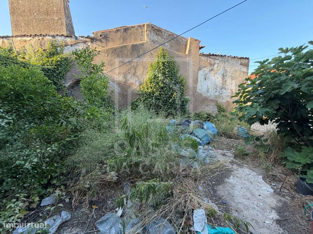 Moradia para Reabilitação Total no Centro da Vila de Cuba-10