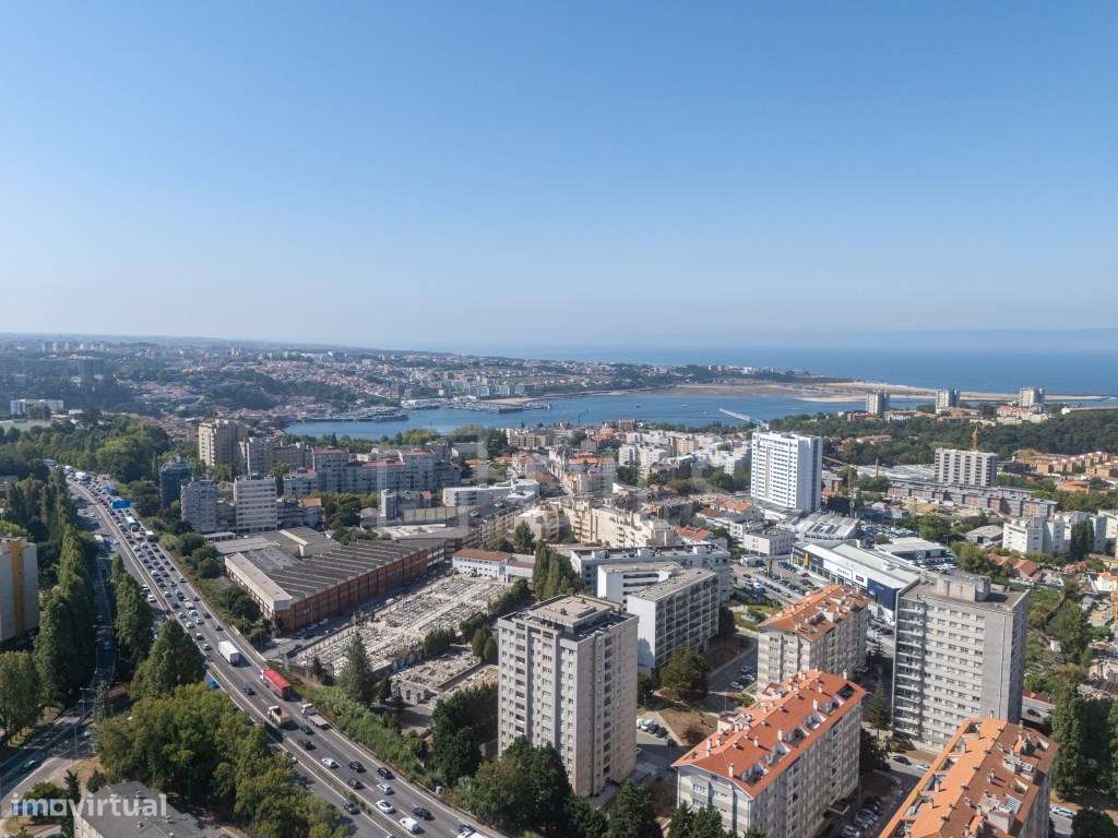 Apartamento T2 com varandas e garagem-5