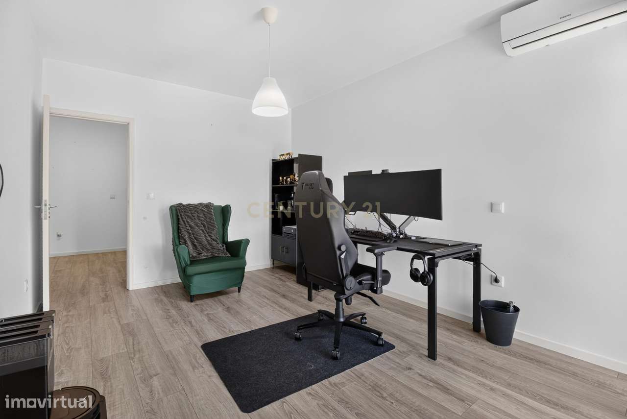 Moradia T3 com Suite, Jardim e Eficiência Energética A em Sequeade, Ba-23