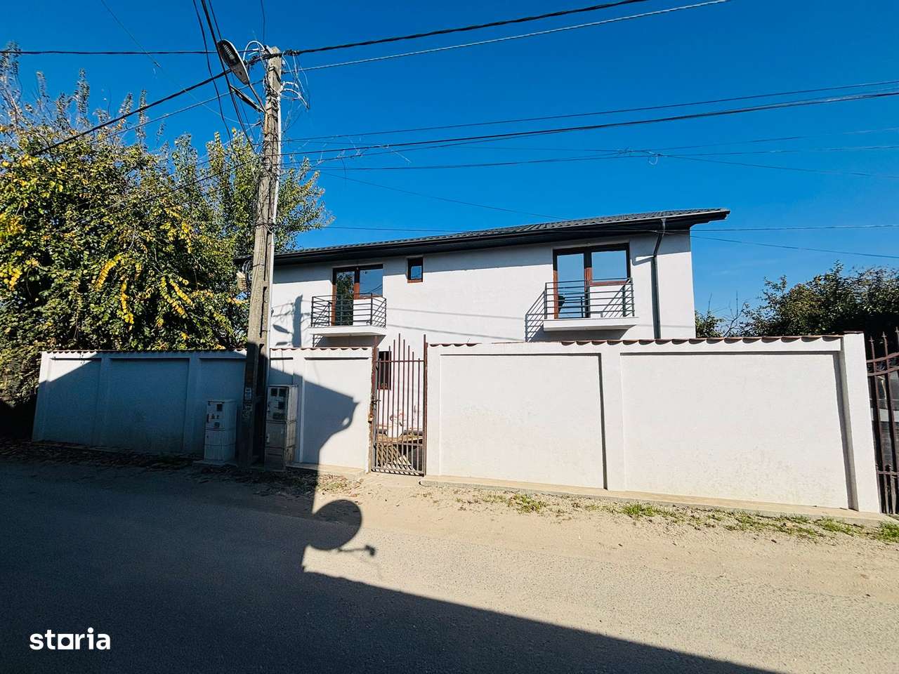 Casa de vanzare IN CENTRU comuna Berceni Ilfov - Imagine principală: 2/18