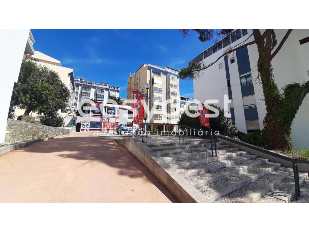 Terreno em plena Estação de Comboios, para T1, T2, T3 e T4 c/garagem - Grande imagem: 5/15