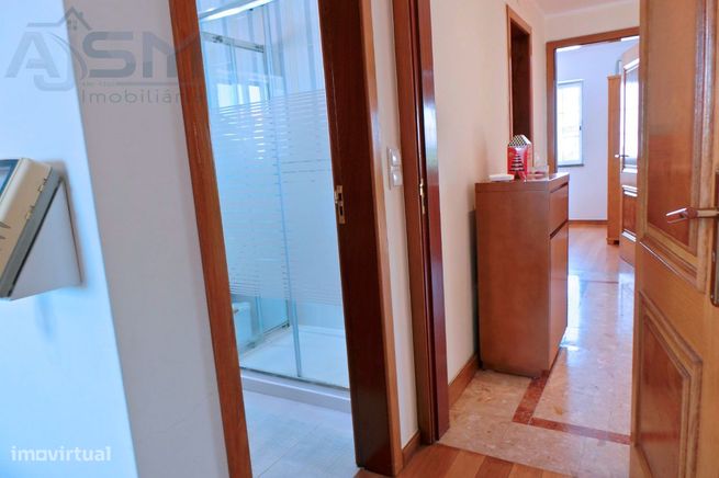 Moradia T4+3 composta por 4 pisos, salão de festas e garagem 4 carros-32