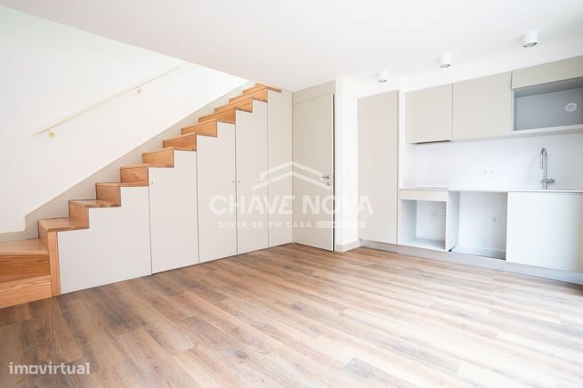 Moradia Geminada T1 C/ Jardim em Bonjardim, Porto-3