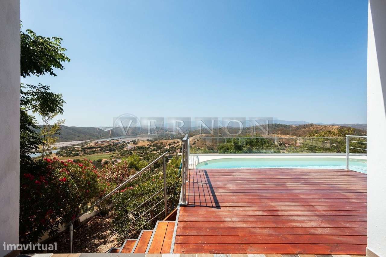 Moradia Renovada T4 com Vista Rio Arade, Piscina e 2.450 m² de Terreno-38