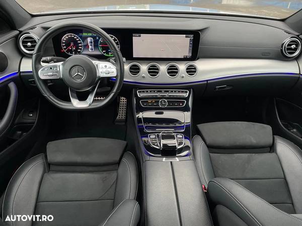 Mercedes-Benz E 300 de Aut. - 12